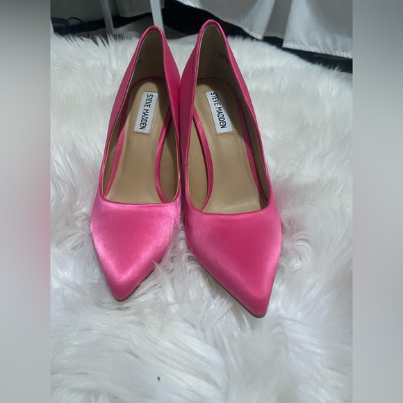 Steve Madden Shoes - Steve Madden pink Pumps